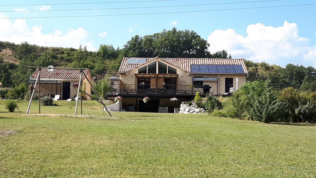 Bed and Breakfast Le Petit Nid Douillet Trescléoux Exterior foto